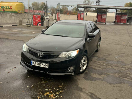 Черный Тойота Камри, объемом двигателя 2.5 л и пробегом 240 тыс. км за 14000 $, фото 1 на Automoto.ua