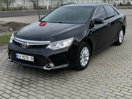 Черный Тойота Камри, объемом двигателя 2 л и пробегом 156 тыс. км за 18500 $, фото 1 на Automoto.ua