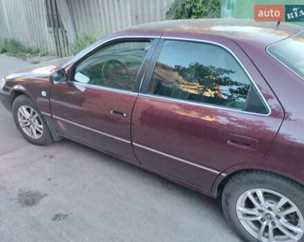 Красный Тойота Камри, объемом двигателя 2.2 л и пробегом 390 тыс. км за 3400 $, фото 2 на Automoto.ua