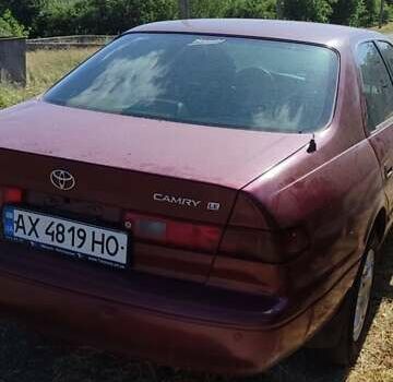 Красный Тойота Камри, объемом двигателя 2.16 л и пробегом 258 тыс. км за 2000 $, фото 3 на Automoto.ua