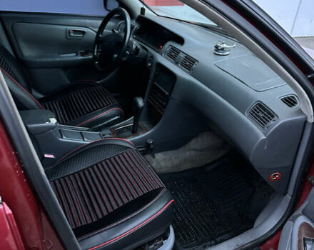 Червоний Тойота Камрі, об'ємом двигуна 0 л та пробігом 300 тис. км за 2888 $, фото 5 на Automoto.ua