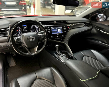 Тойота Камри 2020 в Хмельницком на Automoto.ua Красный Тойота Камри, объемом двигателя 2.49 л и пробегом 142 тыс. км за 20400 $, фото 12 на Automoto.ua