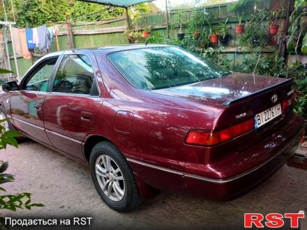 Красный Тойота Камри, объемом двигателя 2.2 л и пробегом 390 тыс. км за 3400 $, фото 1 на Automoto.ua