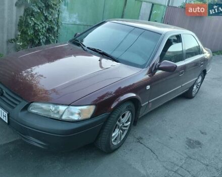 Красный Тойота Камри, объемом двигателя 2.2 л и пробегом 390 тыс. км за 3400 $, фото 1 на Automoto.ua