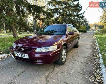 Красный Тойота Камри, объемом двигателя 3 л и пробегом 340 тыс. км за 2950 $, фото 1 на Automoto.ua