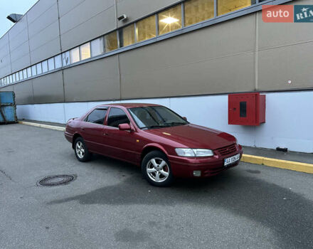 Червоний Тойота Камрі, об'ємом двигуна 0 л та пробігом 300 тис. км за 2888 $, фото 1 на Automoto.ua