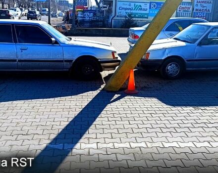 Тойота Камри, объемом двигателя 1.8 л и пробегом 300 тыс. км за 1000 $, фото 1 на Automoto.ua