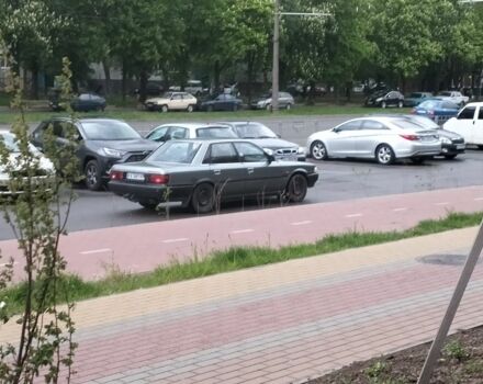 Серый Тойота Камри, объемом двигателя 2 л и пробегом 396 тыс. км за 1432 $, фото 6 на Automoto.ua