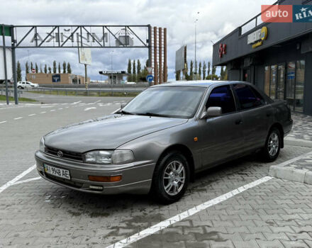 Сірий Тойота Камрі, об'ємом двигуна 2.2 л та пробігом 392 тис. км за 3950 $, фото 1 на Automoto.ua