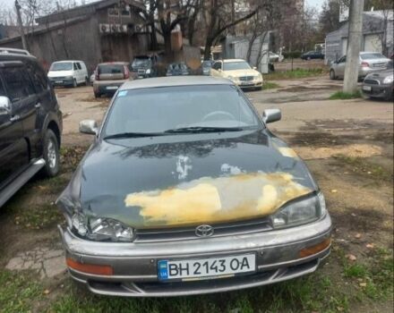 Серый Тойота Камри, объемом двигателя 2.2 л и пробегом 300 тыс. км за 2000 $, фото 1 на Automoto.ua