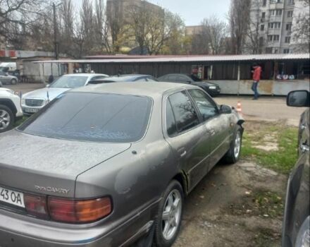 Серый Тойота Камри, объемом двигателя 2.2 л и пробегом 300 тыс. км за 2000 $, фото 3 на Automoto.ua