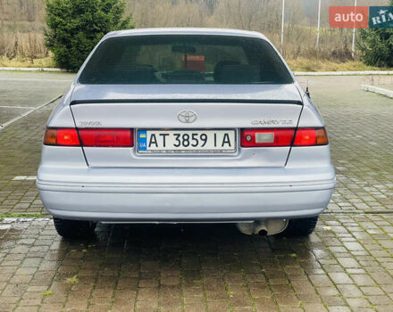 Сірий Тойота Камрі, об'ємом двигуна 2.2 л та пробігом 400 тис. км за 2999 $, фото 2 на Automoto.ua