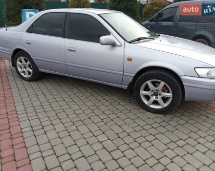 Серый Тойота Камри, объемом двигателя 2.2 л и пробегом 350 тыс. км за 2750 $, фото 3 на Automoto.ua