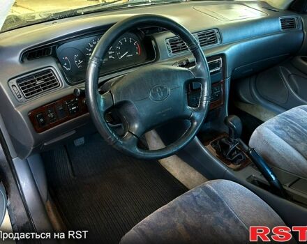 Серый Тойота Камри, объемом двигателя 2.2 л и пробегом 196 тыс. км за 4400 $, фото 1 на Automoto.ua