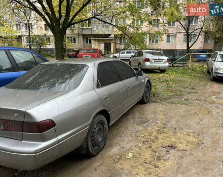 Серый Тойота Камри, объемом двигателя 2.2 л и пробегом 400 тыс. км за 2900 $, фото 1 на Automoto.ua