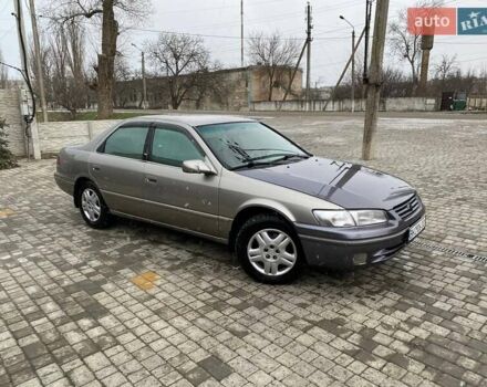 Сірий Тойота Камрі, об'ємом двигуна 2.2 л та пробігом 300 тис. км за 3000 $, фото 1 на Automoto.ua