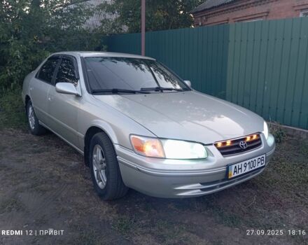 Сірий Тойота Камрі, об'ємом двигуна 2.2 л та пробігом 385 тис. км за 3900 $, фото 1 на Automoto.ua