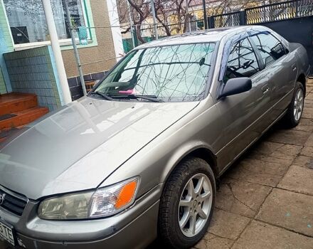 Серый Тойота Камри, объемом двигателя 2.2 л и пробегом 320 тыс. км за 4000 $, фото 1 на Automoto.ua