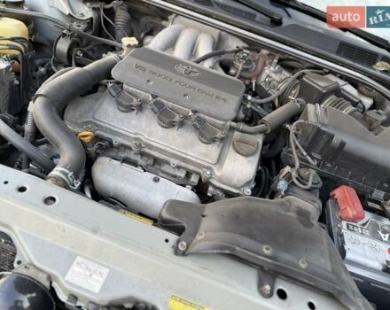 Сірий Тойота Камрі, об'ємом двигуна 3 л та пробігом 215 тис. км за 6800 $, фото 42 на Automoto.ua