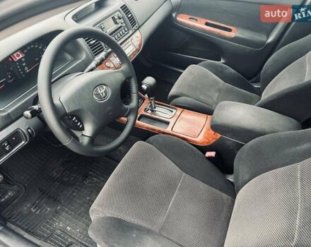 Сірий Тойота Камрі, об'ємом двигуна 2.4 л та пробігом 216 тис. км за 5999 $, фото 32 на Automoto.ua