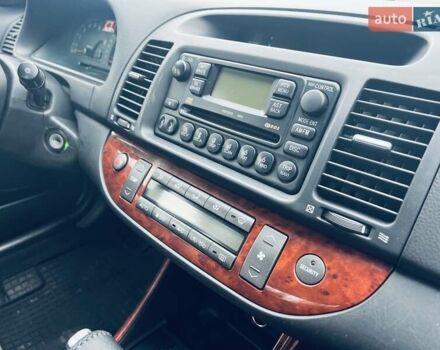 Сірий Тойота Камрі, об'ємом двигуна 2.4 л та пробігом 216 тис. км за 5999 $, фото 28 на Automoto.ua