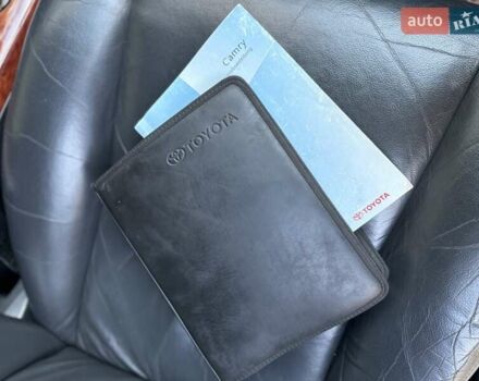 Сірий Тойота Камрі, об'ємом двигуна 3 л та пробігом 215 тис. км за 6800 $, фото 66 на Automoto.ua