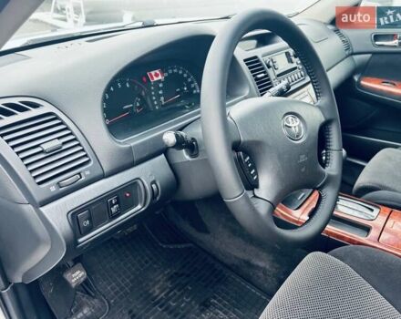 Сірий Тойота Камрі, об'ємом двигуна 2.4 л та пробігом 216 тис. км за 5999 $, фото 38 на Automoto.ua