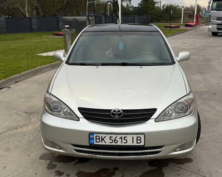 Серый Тойота Камри, объемом двигателя 2.4 л и пробегом 400 тыс. км за 5000 $, фото 1 на Automoto.ua