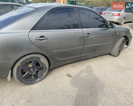 Серый Тойота Камри, объемом двигателя 2.4 л и пробегом 303 тыс. км за 5000 $, фото 1 на Automoto.ua