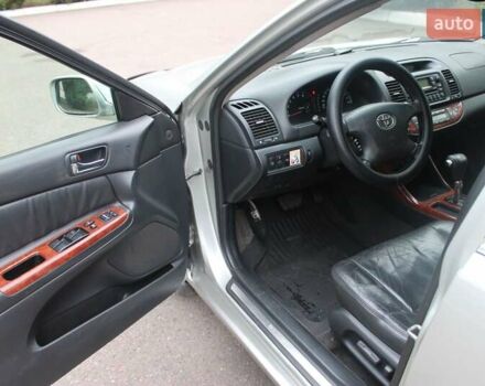 Серый Тойота Камри, объемом двигателя 2.4 л и пробегом 375 тыс. км за 5500 $, фото 11 на Automoto.ua