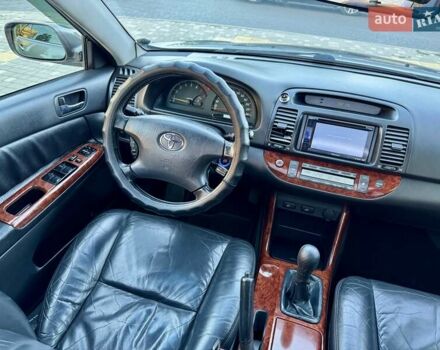 Серый Тойота Камри, объемом двигателя 2.4 л и пробегом 257 тыс. км за 5400 $, фото 7 на Automoto.ua