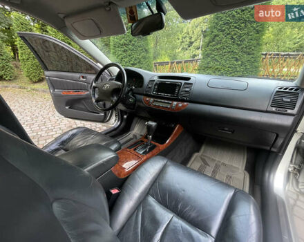 Серый Тойота Камри, объемом двигателя 3 л и пробегом 240 тыс. км за 6250 $, фото 30 на Automoto.ua