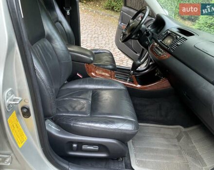 Серый Тойота Камри, объемом двигателя 3 л и пробегом 240 тыс. км за 6250 $, фото 22 на Automoto.ua