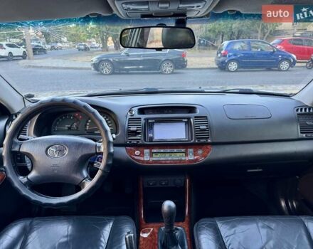 Серый Тойота Камри, объемом двигателя 2.4 л и пробегом 257 тыс. км за 5400 $, фото 12 на Automoto.ua