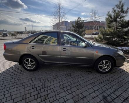 Серый Тойота Камри, объемом двигателя 2.4 л и пробегом 346 тыс. км за 5100 $, фото 1 на Automoto.ua