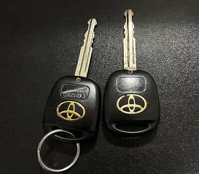 Серый Тойота Камри, объемом двигателя 2.4 л и пробегом 101 тыс. км за 7500 $, фото 14 на Automoto.ua