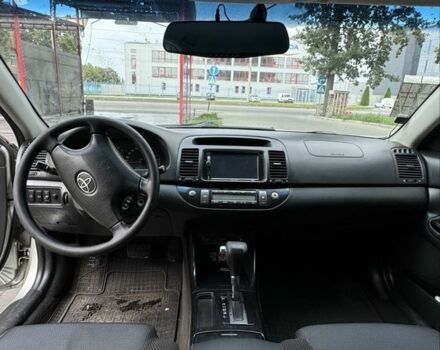 Сірий Тойота Камрі, об'ємом двигуна 2.4 л та пробігом 300 тис. км за 4600 $, фото 4 на Automoto.ua