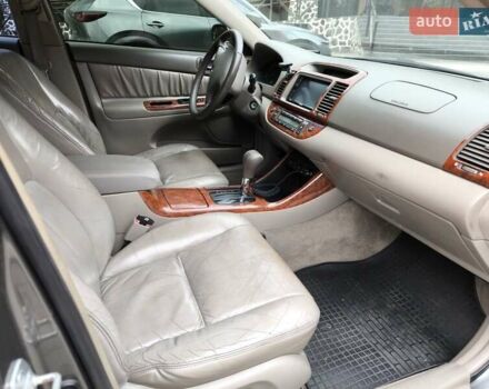 Сірий Тойота Камрі, об'ємом двигуна 3 л та пробігом 284 тис. км за 5700 $, фото 17 на Automoto.ua