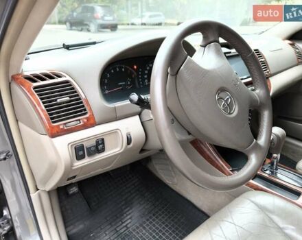 Сірий Тойота Камрі, об'ємом двигуна 3 л та пробігом 284 тис. км за 5700 $, фото 1 на Automoto.ua