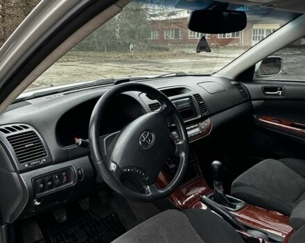 Сірий Тойота Камрі, об'ємом двигуна 2.4 л та пробігом 302 тис. км за 5800 $, фото 7 на Automoto.ua