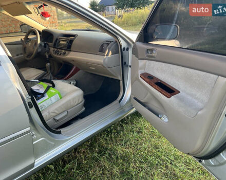 Серый Тойота Камри, объемом двигателя 2.4 л и пробегом 300 тыс. км за 4000 $, фото 7 на Automoto.ua