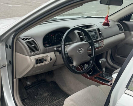 Серый Тойота Камри, объемом двигателя 2.4 л и пробегом 229 тыс. км за 3800 $, фото 5 на Automoto.ua