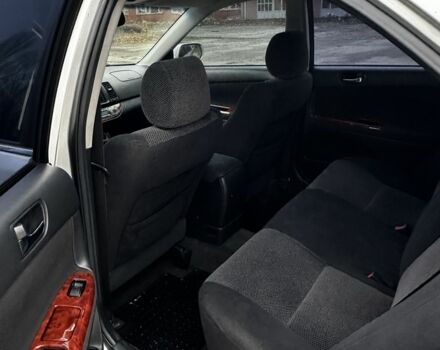 Сірий Тойота Камрі, об'ємом двигуна 2.4 л та пробігом 302 тис. км за 5800 $, фото 8 на Automoto.ua