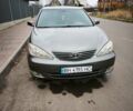 Серый Тойота Камри, объемом двигателя 3 л и пробегом 303 тыс. км за 5600 $, фото 1 на Automoto.ua