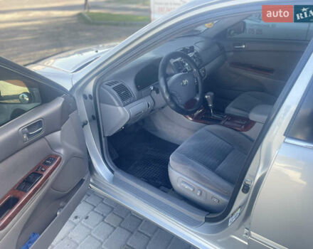 Серый Тойота Камри, объемом двигателя 2.4 л и пробегом 469 тыс. км за 6200 $, фото 13 на Automoto.ua