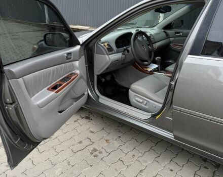 Сірий Тойота Камрі, об'ємом двигуна 3 л та пробігом 361 тис. км за 5500 $, фото 3 на Automoto.ua