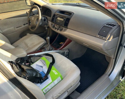 Серый Тойота Камри, объемом двигателя 2.4 л и пробегом 300 тыс. км за 4000 $, фото 1 на Automoto.ua