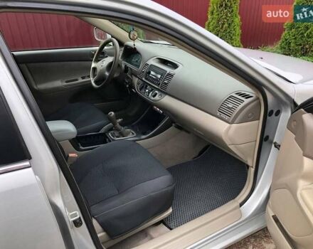 Серый Тойота Камри, объемом двигателя 2.4 л и пробегом 201 тыс. км за 5900 $, фото 4 на Automoto.ua