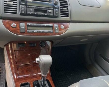 Сірий Тойота Камрі, об'ємом двигуна 3 л та пробігом 223 тис. км за 4400 $, фото 5 на Automoto.ua