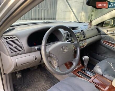 Сірий Тойота Камрі, об'ємом двигуна 3 л та пробігом 223 тис. км за 4400 $, фото 4 на Automoto.ua